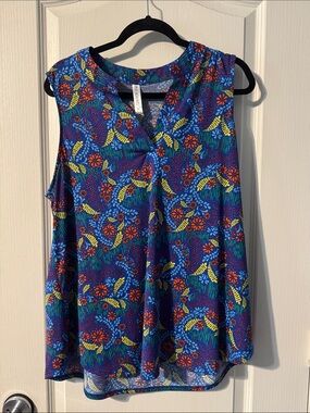 Floral V-Neck Sleeveless Camisole in Blue